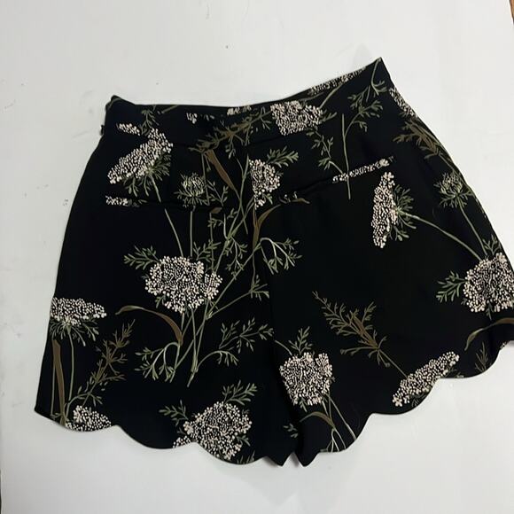 ARITZIA WILFRED ARBE HIGH WAIST SCALLOPED HEM‎ FLORAL SHORTS SIZE 4 - Picture 2 of 6